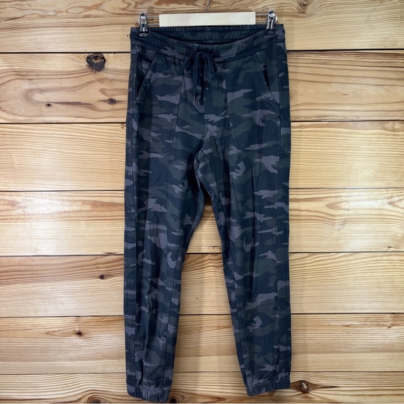 Athleta Farallon Jogger 4 Green Camouflage Camouflage Drawstring Tapered - Picture 1 of 16